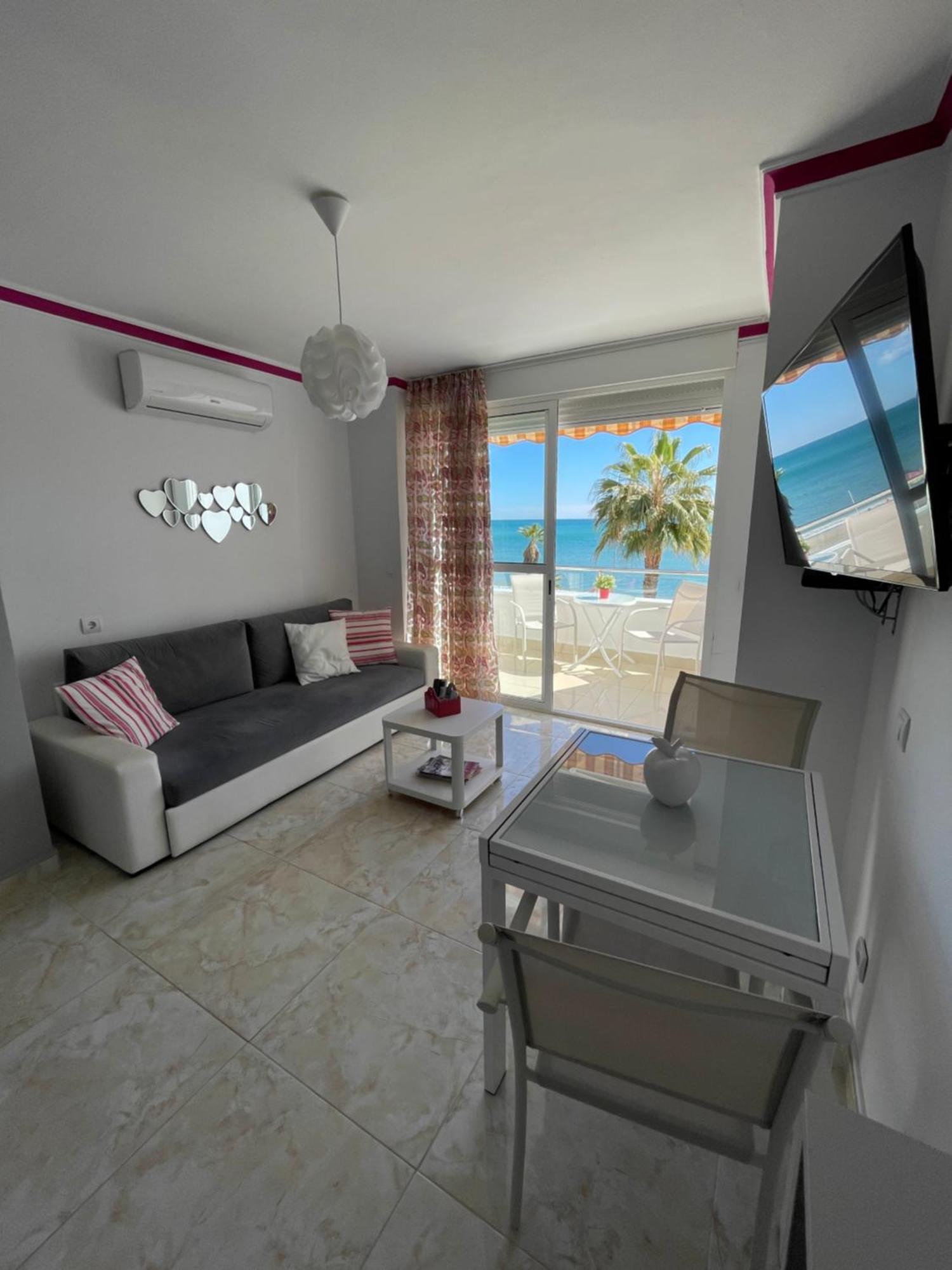 Roca Chica. Studio - First Line Beach Torremolinos Extérieur photo