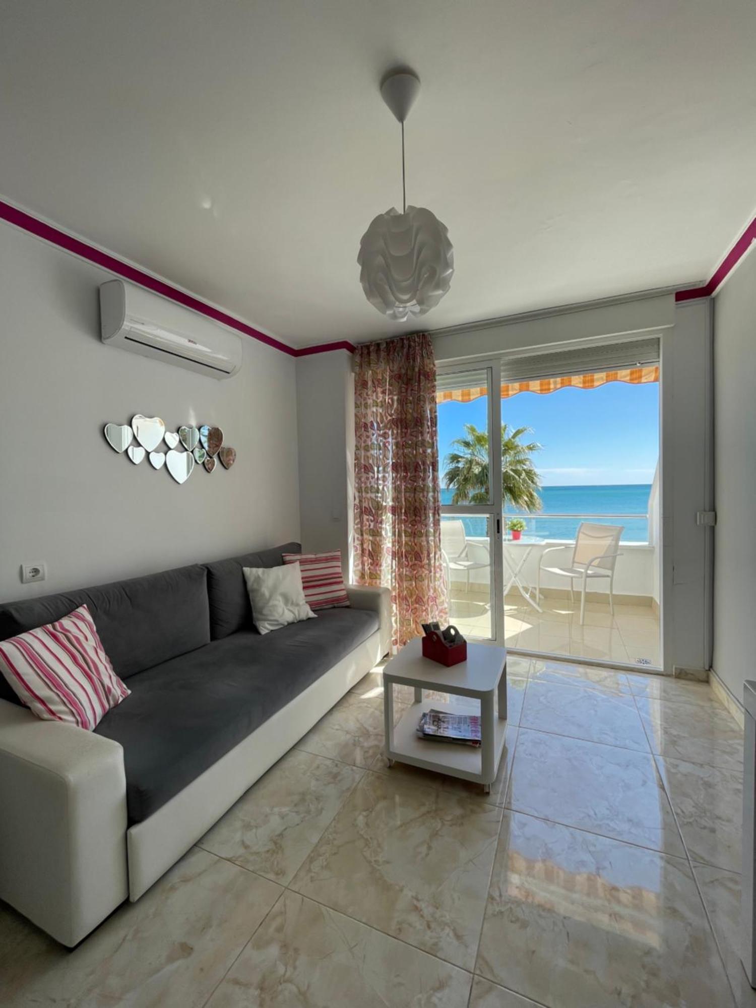 Roca Chica. Studio - First Line Beach Torremolinos Extérieur photo