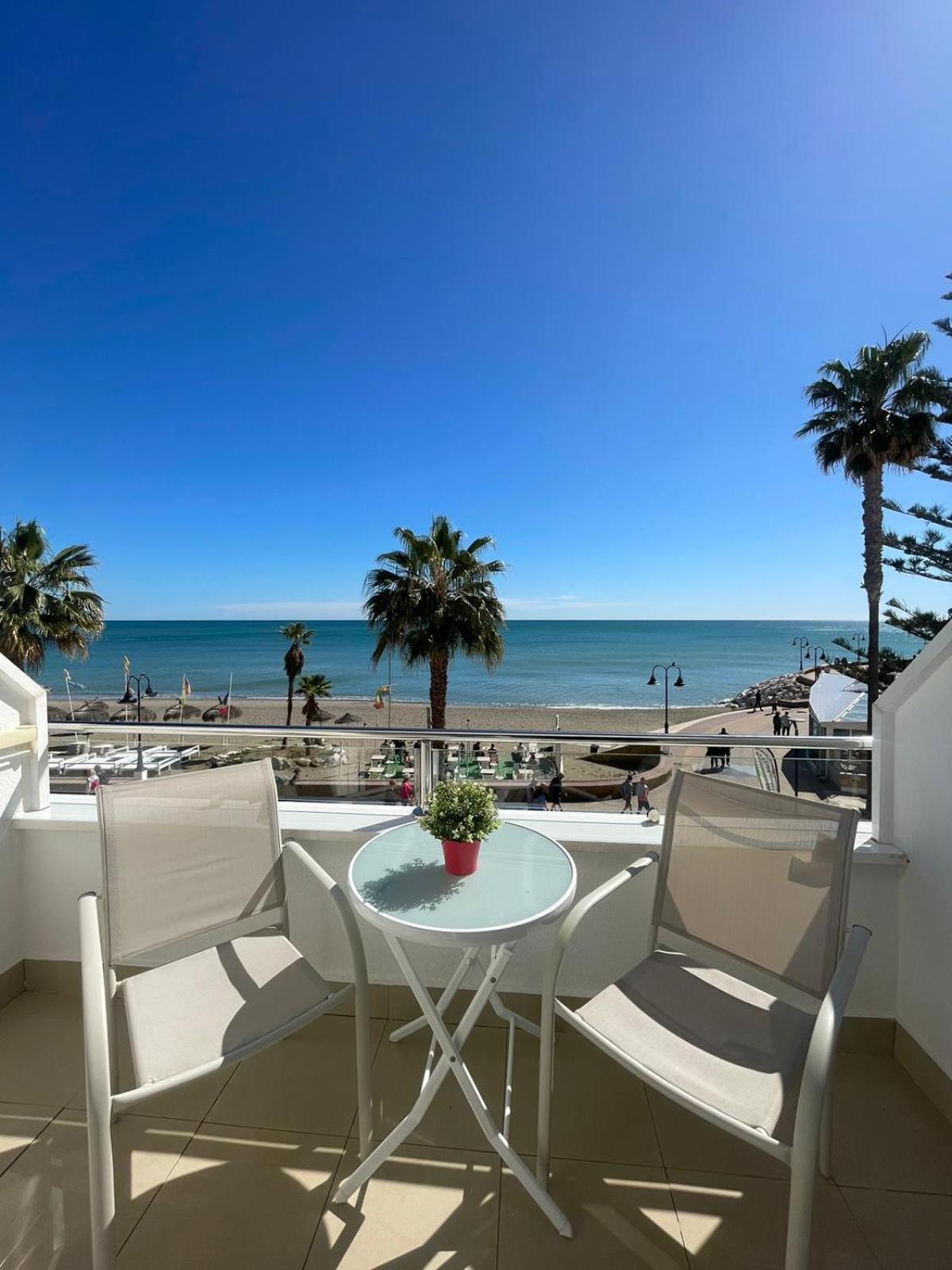 Roca Chica. Studio - First Line Beach Torremolinos Extérieur photo