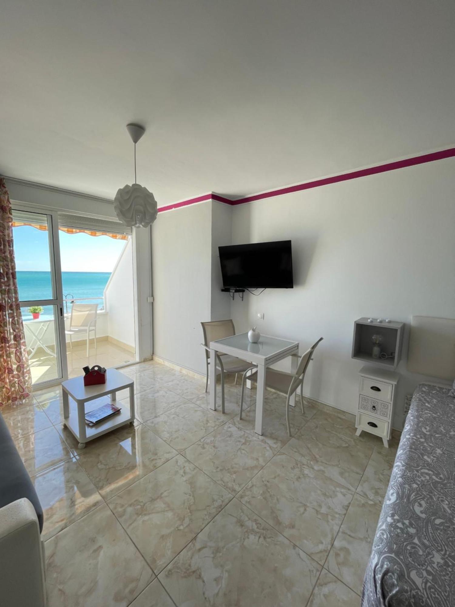 Roca Chica. Studio - First Line Beach Torremolinos Extérieur photo