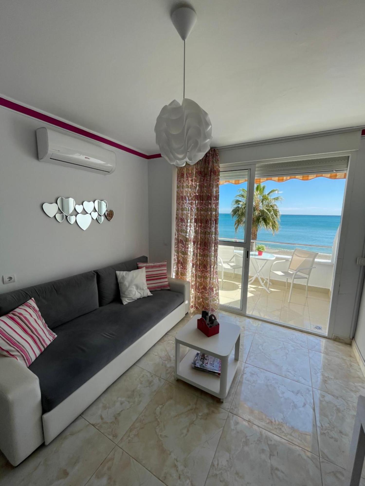Roca Chica. Studio - First Line Beach Torremolinos Extérieur photo
