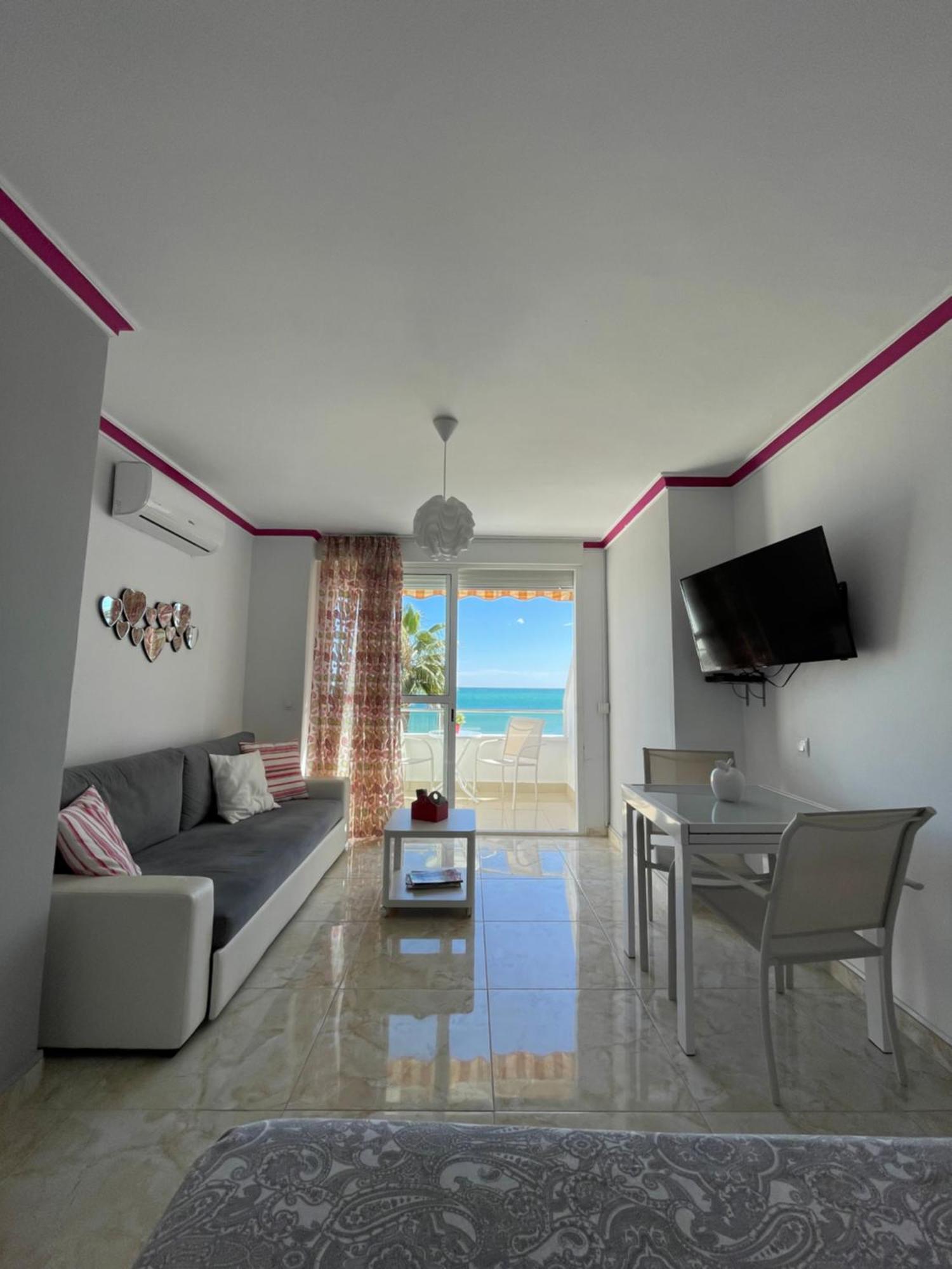 Roca Chica. Studio - First Line Beach Torremolinos Extérieur photo
