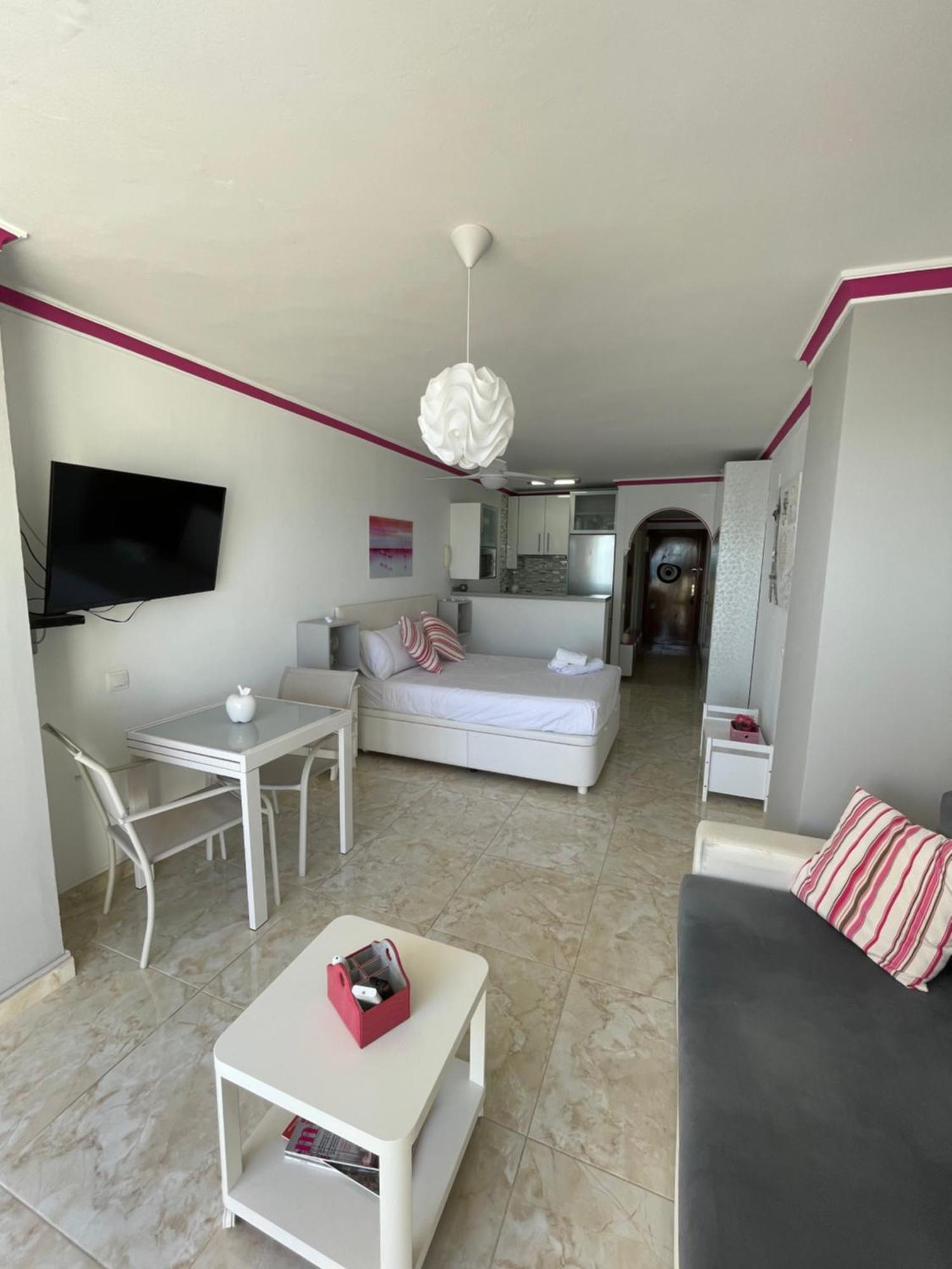 Roca Chica. Studio - First Line Beach Torremolinos Extérieur photo