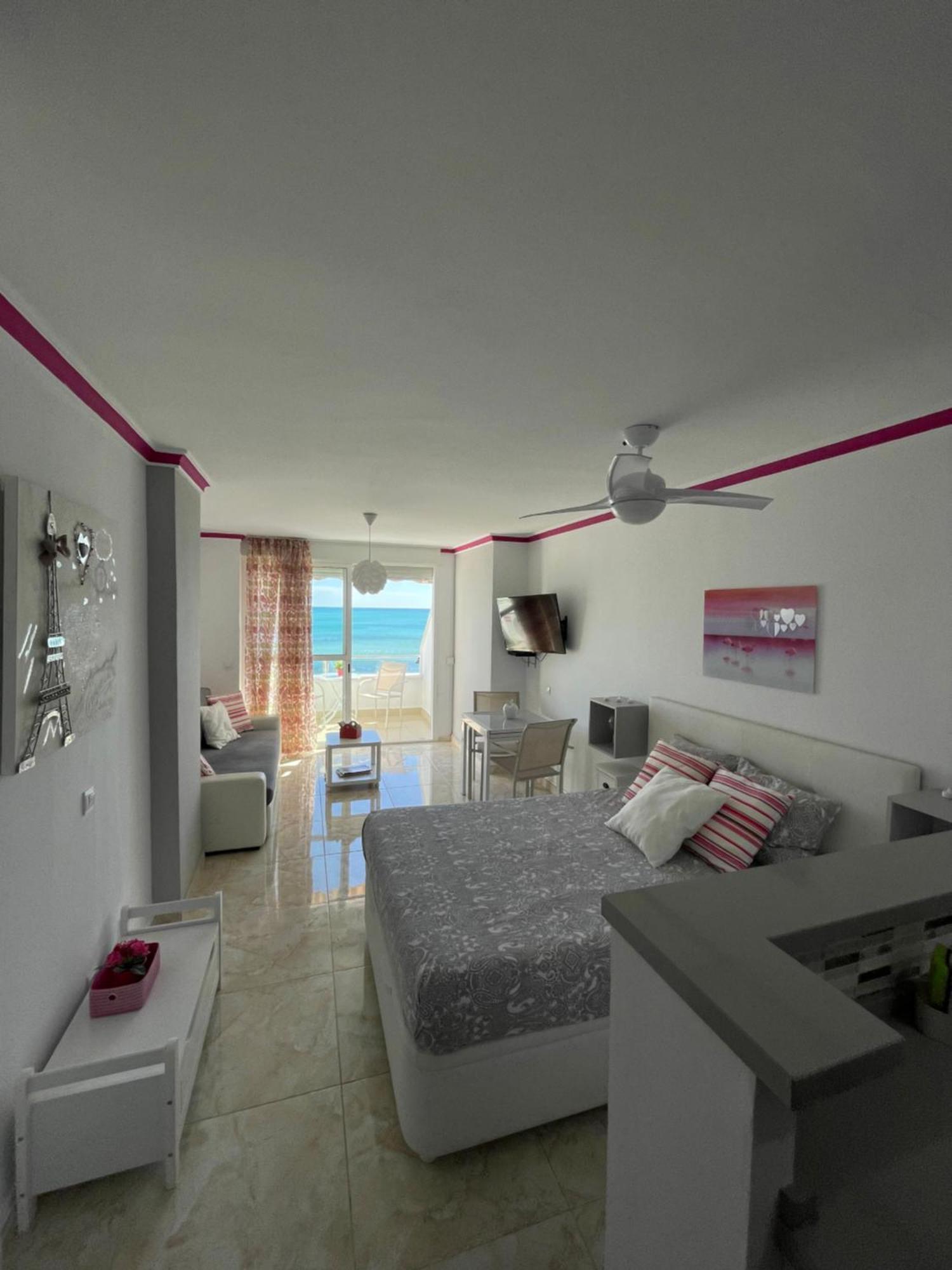 Roca Chica. Studio - First Line Beach Torremolinos Extérieur photo