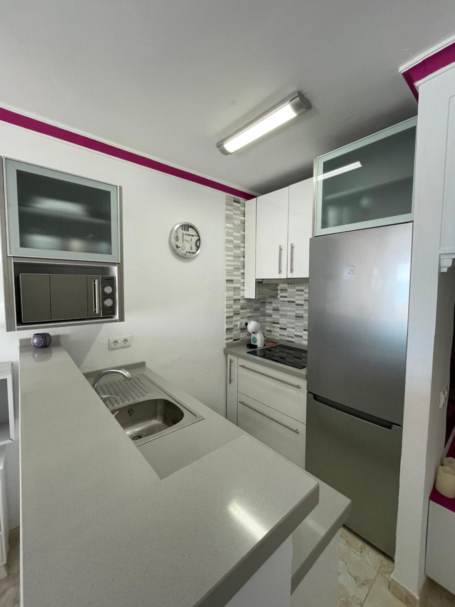 Roca Chica. Studio - First Line Beach Torremolinos Extérieur photo