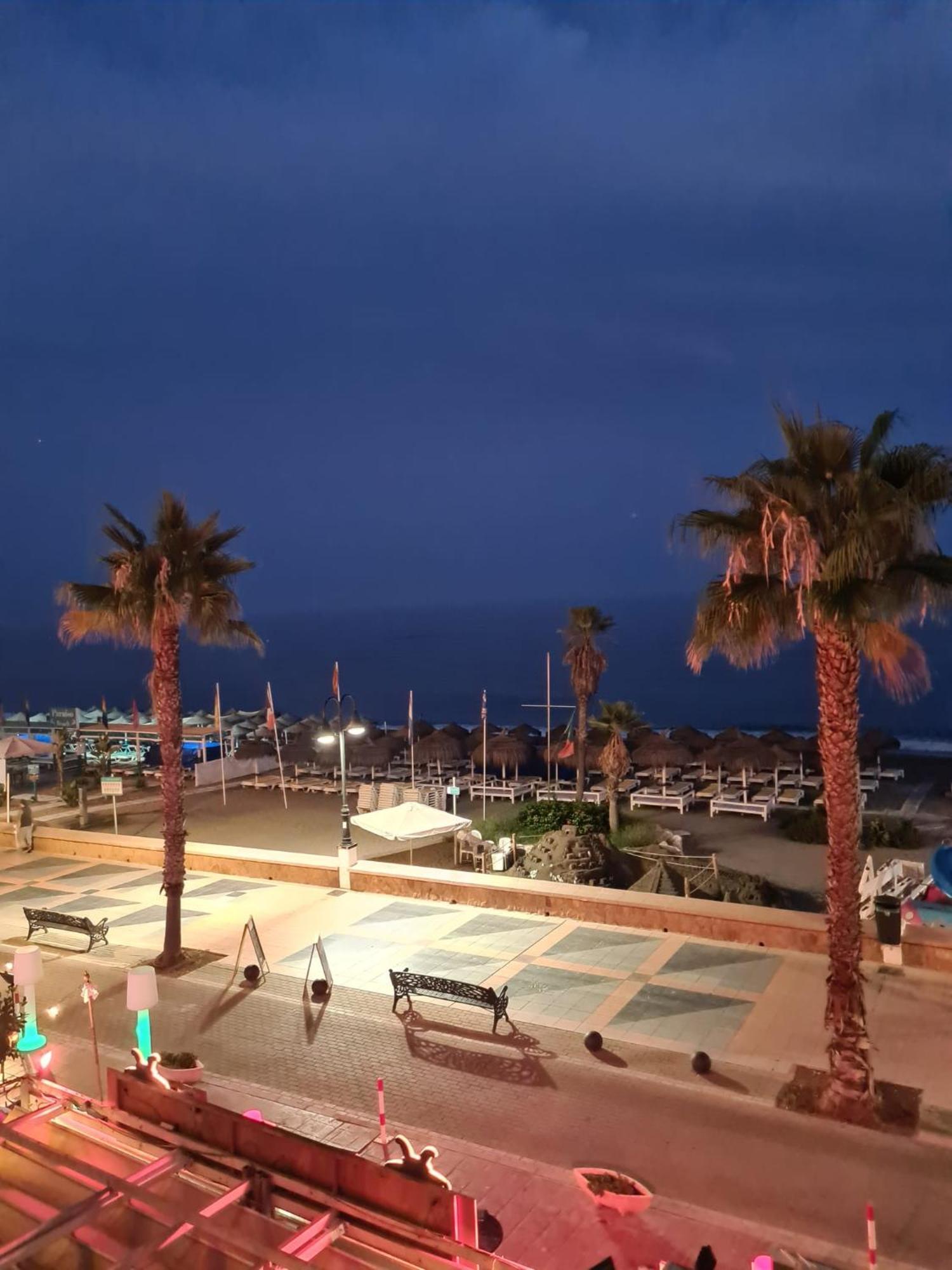 Roca Chica. Studio - First Line Beach Torremolinos Extérieur photo